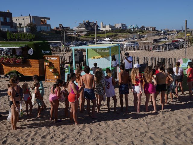 Terma presentó su campaña de verano de limpieza de playas en la Costa Atlántica